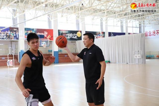 又一外籍助理教练加入 盘点新疆男篮10人豪华教练组休闲区蓝鸢梦想 - Www.slyday.coM