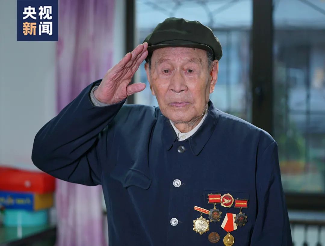 △李昌言敬軍禮