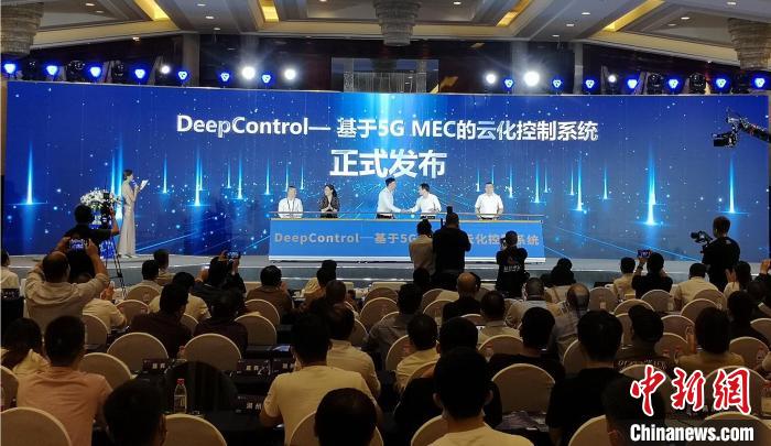 DeepControl——基于5G MEC的云化控制系统 范宇斌 摄