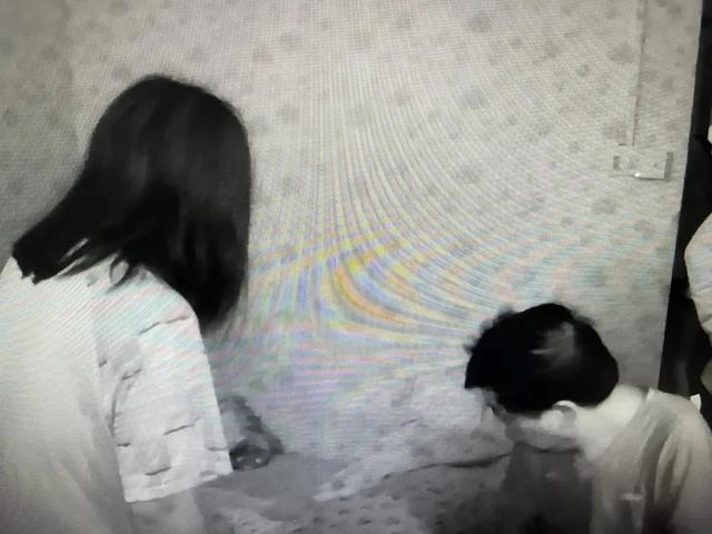 女孩服药轻生，父母还以为其在熟睡！多名网友异地报警，一场紧急救援在黑夜中展开休闲区蓝鸢梦想 - Www.slyday.coM