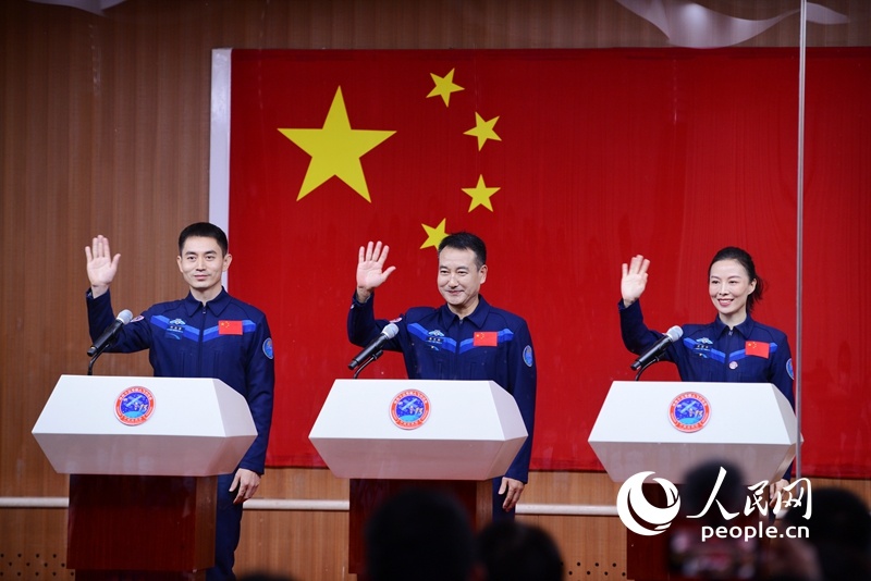 聆听神舟十三号航天员出征前的心声休闲区蓝鸢梦想 - Www.slyday.coM