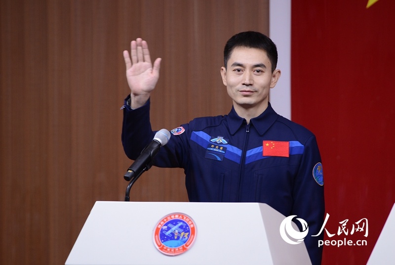 聆听神舟十三号航天员出征前的心声休闲区蓝鸢梦想 - Www.slyday.coM