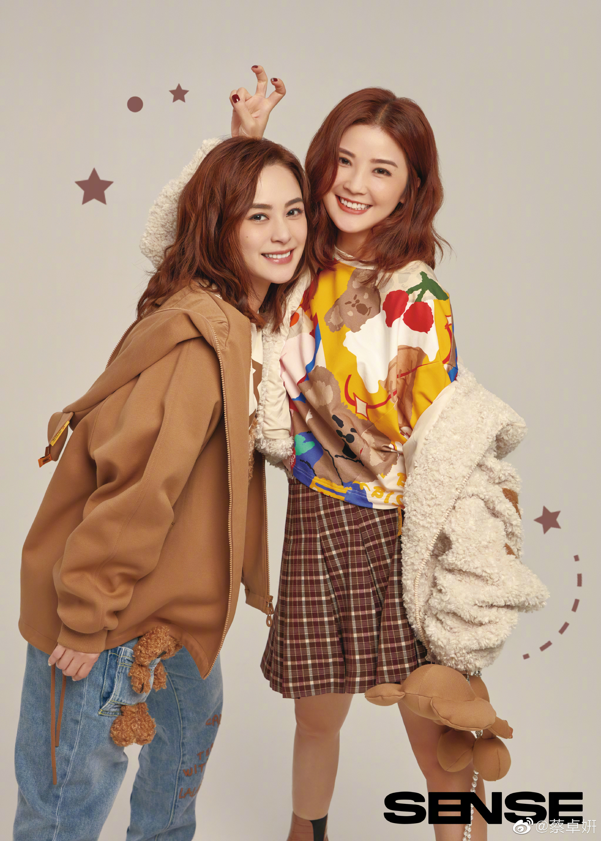 twins合体秋日童趣大片 好姐妹笑容灿烂感情超好|twins|阿娇_新浪新闻