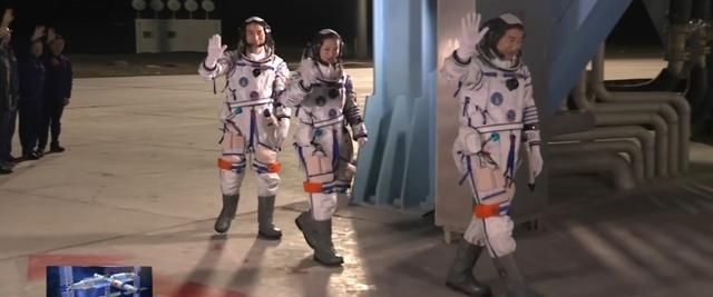 美!神舟十三号和月亮浪漫同框,一箭发射,光耀四方,期待凯旋休闲区蓝鸢梦想 - Www.slyday.coM 美!神舟十三号和月亮浪漫同框,一箭发射,光耀四方,期待凯旋休闲区蓝鸢梦想 - Www.slyday.coM