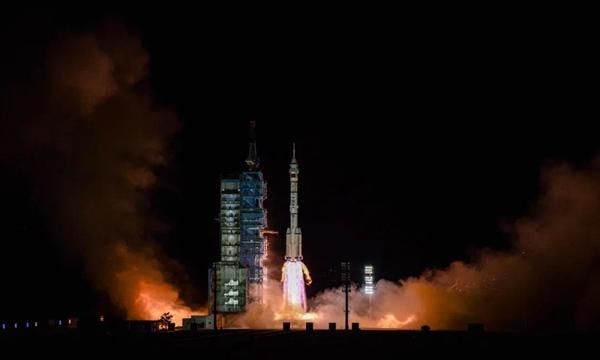 美!神舟十三号和月亮浪漫同框,一箭发射,光耀四方,期待凯旋休闲区蓝鸢梦想 - Www.slyday.coM 美!神舟十三号和月亮浪漫同框,一箭发射,光耀四方,期待凯旋休闲区蓝鸢梦想 - Www.slyday.coM