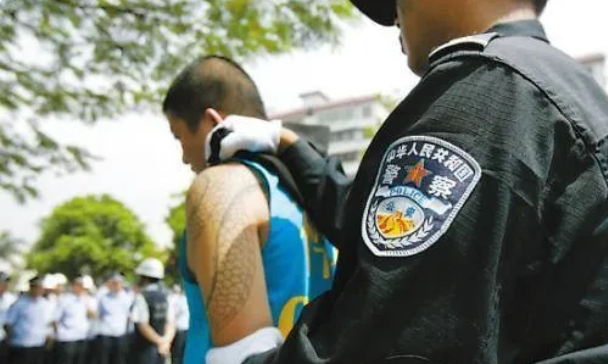 辽宁男子妒忌外甥和女友亲热，用锤子将外甥砸死，母亲帮毁弃尸体休闲区蓝鸢梦想 - Www.slyday.coM