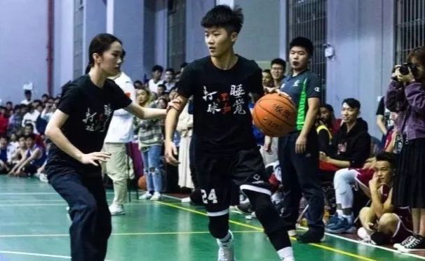 网红患抑郁症直播喝农药,直播间起哄喊“快喝”,后抢救无效离世休闲区蓝鸢梦想 - Www.slyday.coM 网红患抑郁症直播喝农药,直播间起哄喊“快喝”,后抢救无效离世休闲区蓝鸢梦想 - Www.slyday.coM