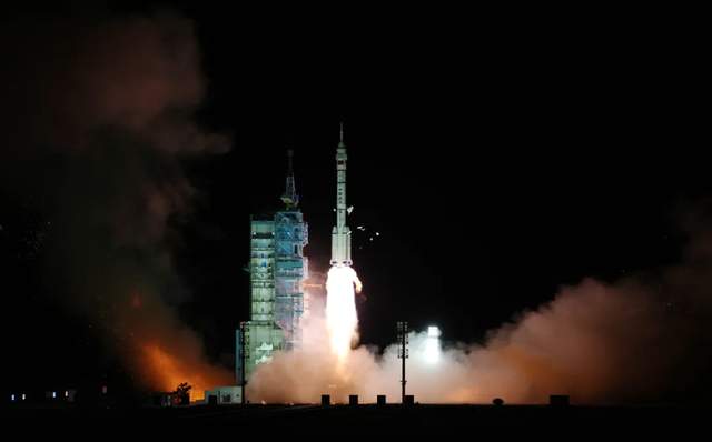 神十三发射圆满成功，未来的杰出人才，需要尽早培养休闲区蓝鸢梦想 - Www.slyday.coM