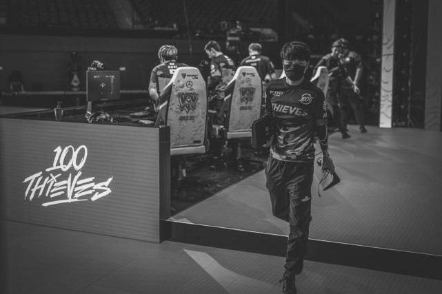 恭喜T1,携手EDG晋级世界赛八强,两支运营队比谁更莎士比亚?休闲区蓝鸢梦想 - Www.slyday.coM 恭喜T1,携手EDG晋级世界赛八强,两支运营队比谁更莎士比亚?休闲区蓝鸢梦想 - Www.slyday.coM