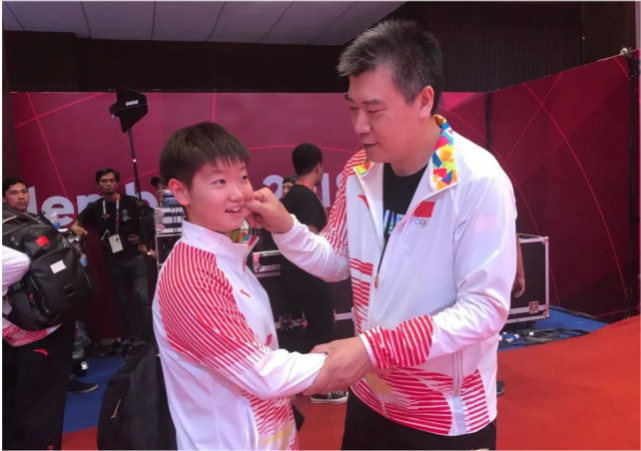 黄海诚为了2个女儿离开国乒，孙颖莎会被散养吗？李隼的话中有话休闲区蓝鸢梦想 - Www.slyday.coM