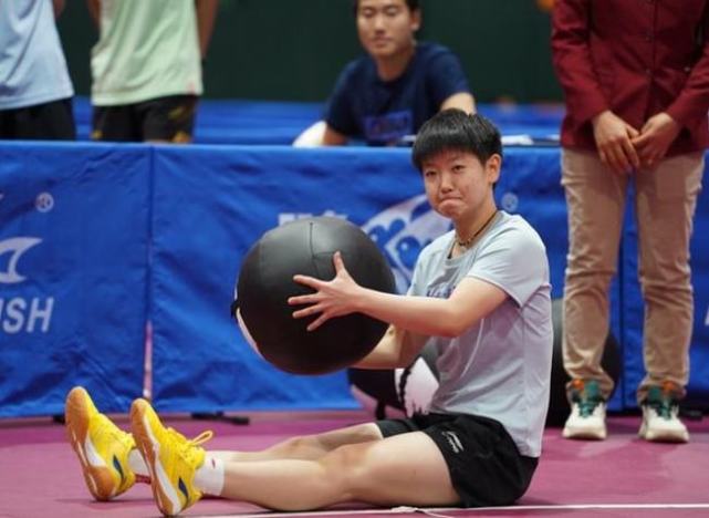 黄海诚为了2个女儿离开国乒，孙颖莎会被散养吗？李隼的话中有话休闲区蓝鸢梦想 - Www.slyday.coM