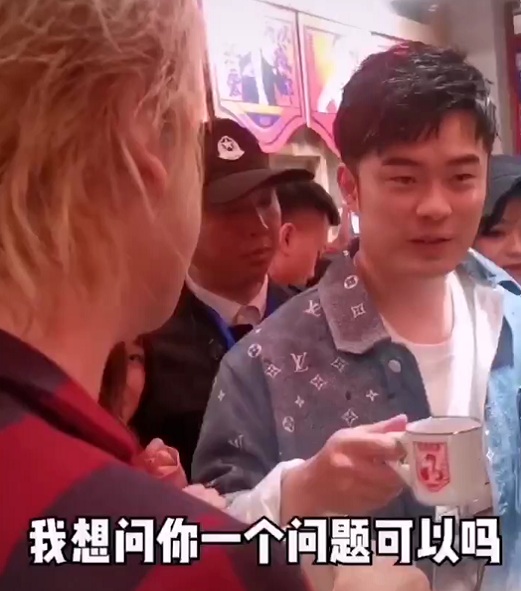 网红罗志祥彻底凉凉，独自在街头直播，昔日网红团队远离了他休闲区蓝鸢梦想 - Www.slyday.coM