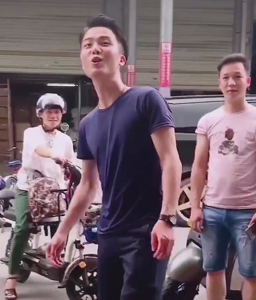 网红罗志祥彻底凉凉，独自在街头直播，昔日网红团队远离了他休闲区蓝鸢梦想 - Www.slyday.coM