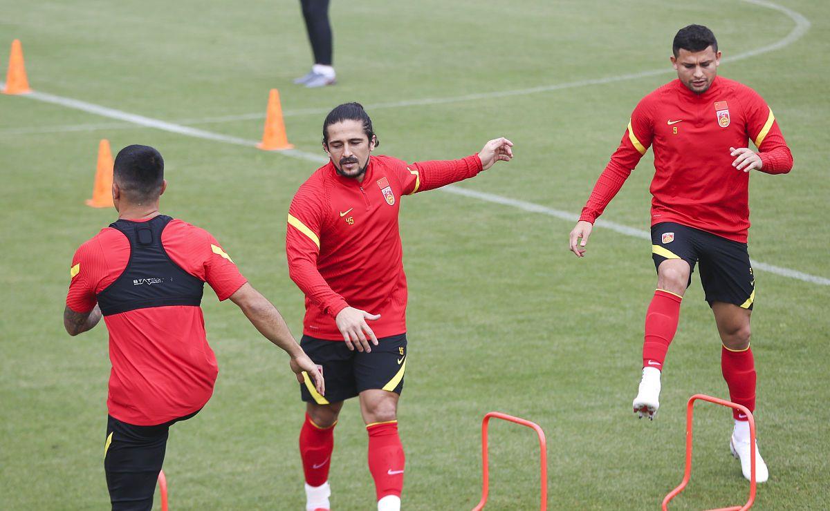 国足不该归化他!媒体人爆料:28岁归化为逃避封闭集训滞留国外!休闲区蓝鸢梦想 - Www.slyday.coM 国足不该归化他!媒体人爆料:28岁归化为逃避封闭集训滞留国外!休闲区蓝鸢梦想 - Www.slyday.coM