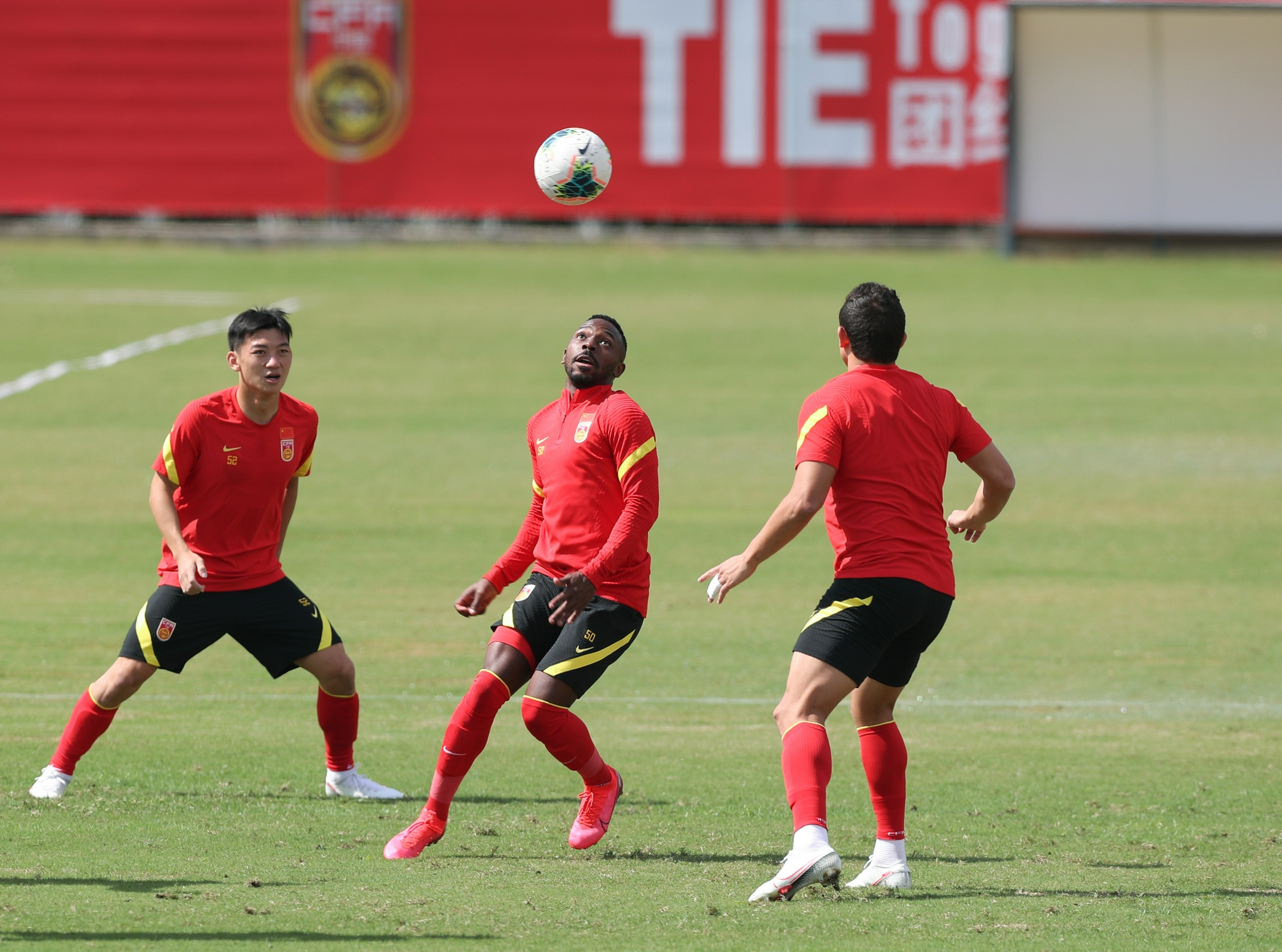 国足不该归化他!媒体人爆料:28岁归化为逃避封闭集训滞留国外!休闲区蓝鸢梦想 - Www.slyday.coM 国足不该归化他!媒体人爆料:28岁归化为逃避封闭集训滞留国外!休闲区蓝鸢梦想 - Www.slyday.coM