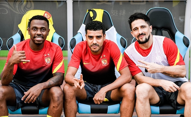 国足不该归化他!媒体人爆料:28岁归化为逃避封闭集训滞留国外!休闲区蓝鸢梦想 - Www.slyday.coM 国足不该归化他!媒体人爆料:28岁归化为逃避封闭集训滞留国外!休闲区蓝鸢梦想 - Www.slyday.coM