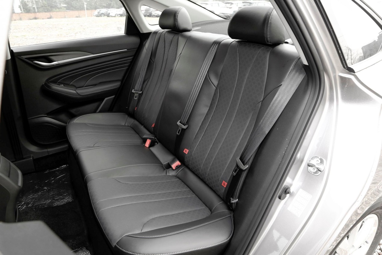 上班代步买啥车？就看这几款，经济实惠是王道，关键颜值也很高