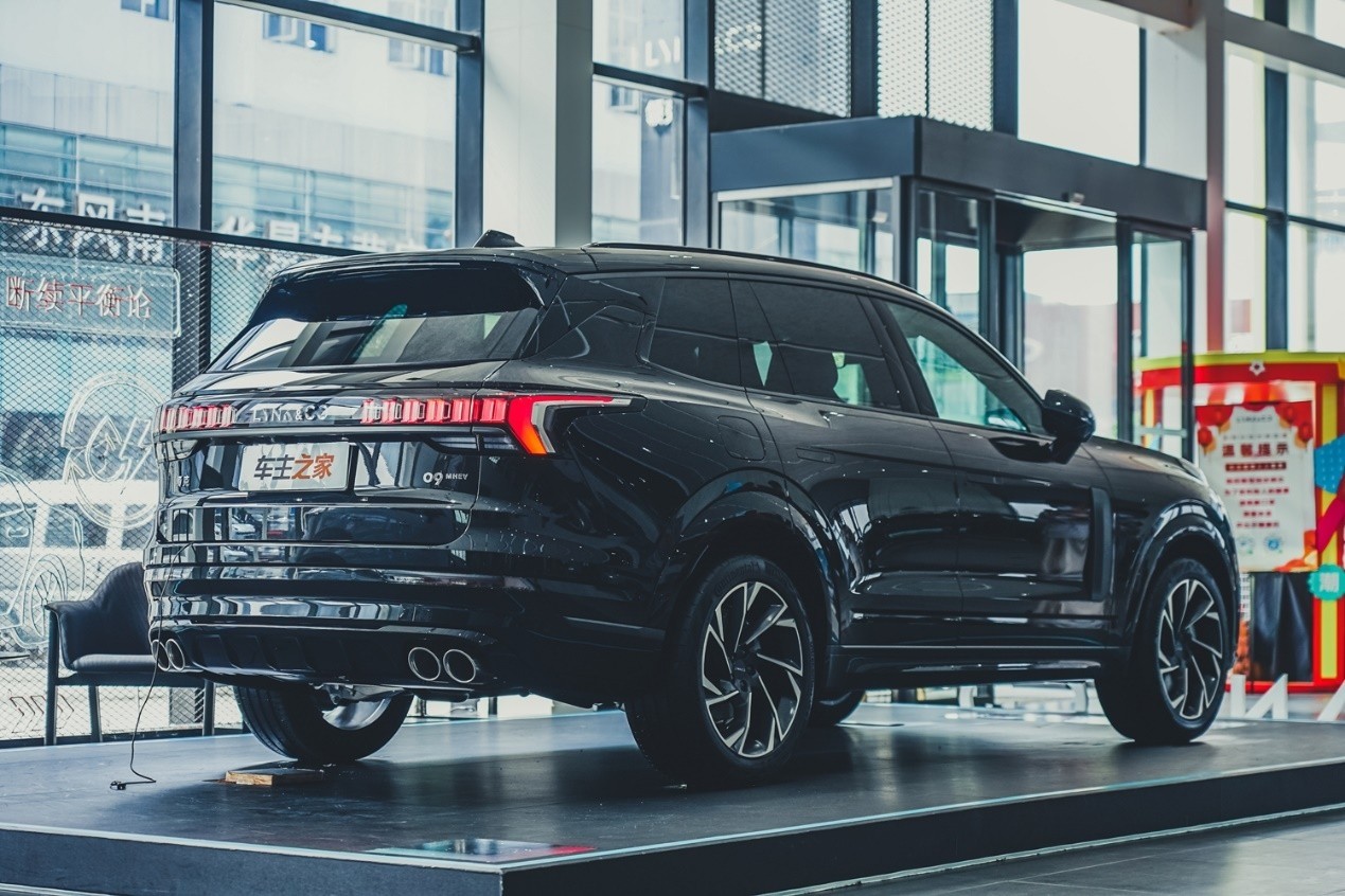 领克09到店实拍到底是什么支撑起30万的价格