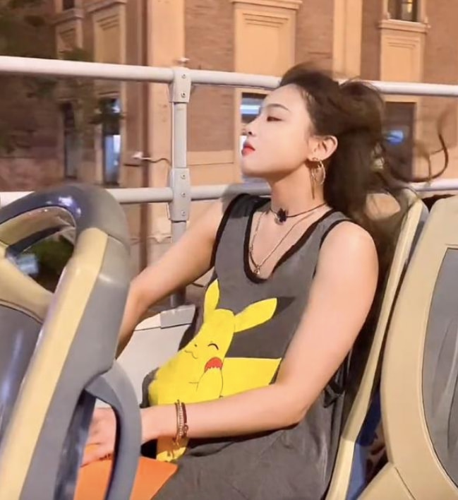 网红患抑郁症直播喝农药,直播间起哄喊“快喝”,后抢救无效离世休闲区蓝鸢梦想 - Www.slyday.coM 网红患抑郁症直播喝农药,直播间起哄喊“快喝”,后抢救无效离世休闲区蓝鸢梦想 - Www.slyday.coM