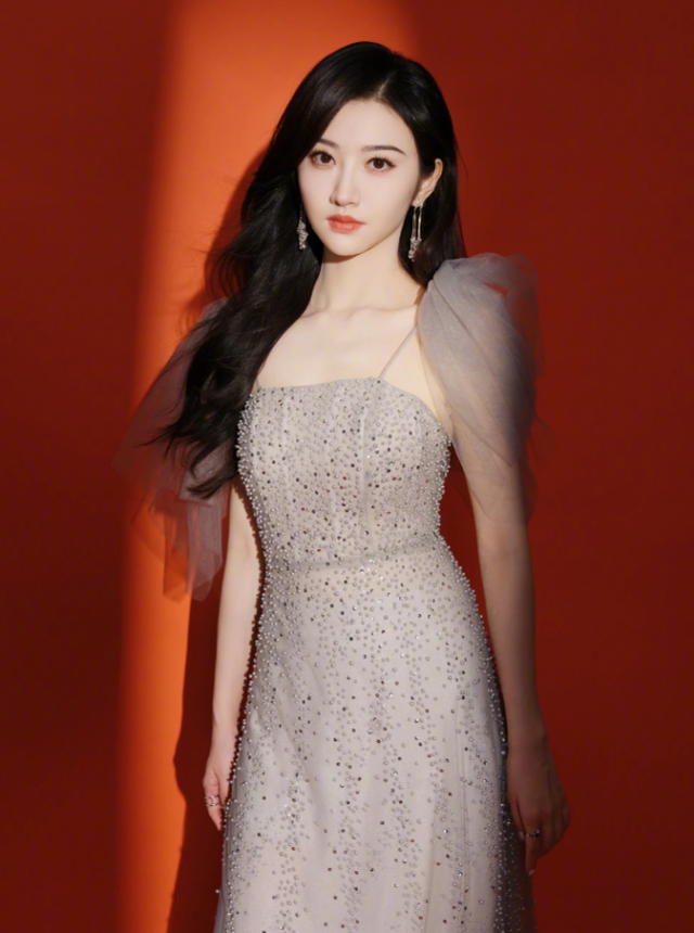 景甜活动照释出星光薄纱裙绽放耀眼光芒举手投足散发优雅魅力