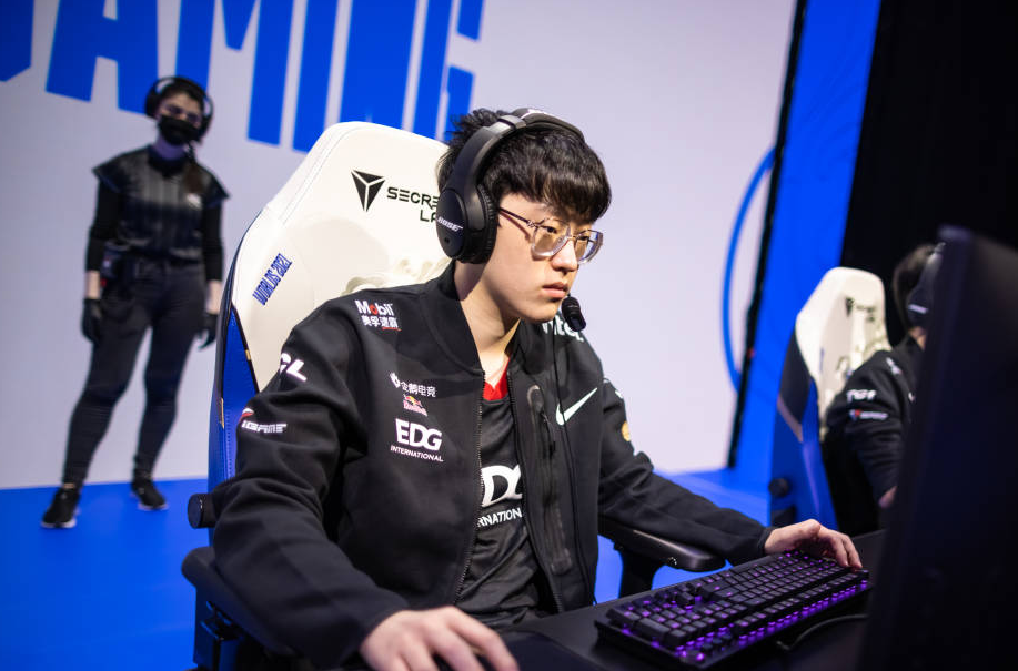 T1双杀100T，与EDG携手晋级八强！谁将会是小组赛第一？休闲区蓝鸢梦想 - Www.slyday.coM