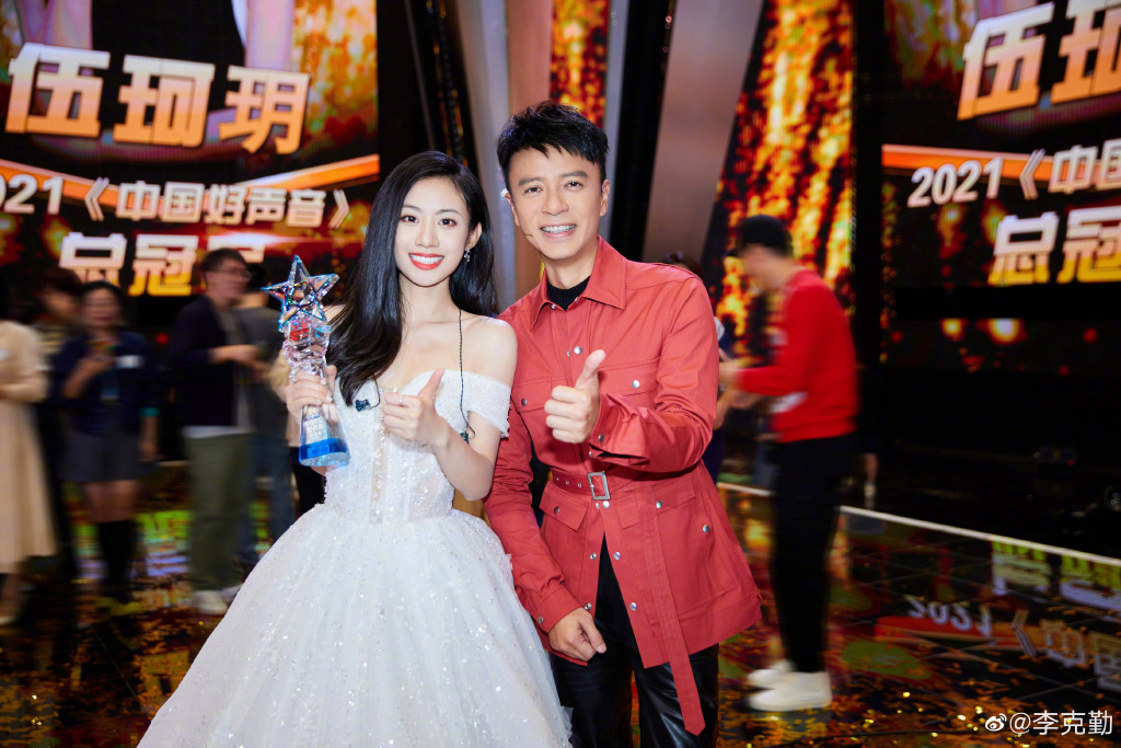 李克勤发长文告别《好声音》 晒台前幕后照片充满不舍之情休闲区蓝鸢梦想 - Www.slyday.coM