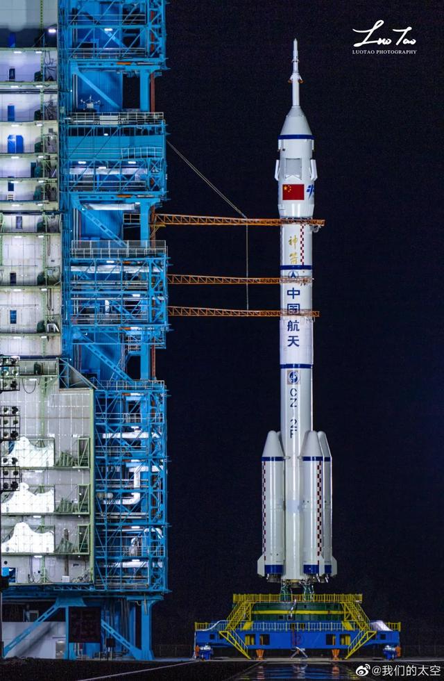 火箭腾空后,真的有点像龙哦