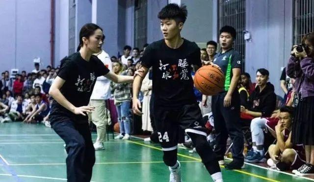 女网红直播间喝药轻生，被网友质疑炒作，抢救无效身亡休闲区蓝鸢梦想 - Www.slyday.coM