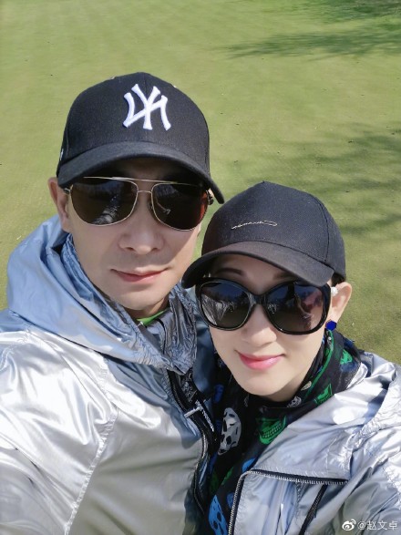 赵文卓晒与妻子合照庆相识周年两人对镜甜笑幸福甜蜜