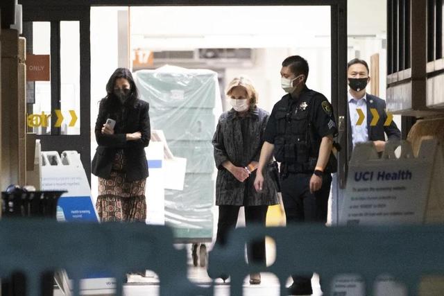 前美国总统克林顿入ICU 希拉里形色匆匆显憔悴休闲区蓝鸢梦想 - Www.slyday.coM