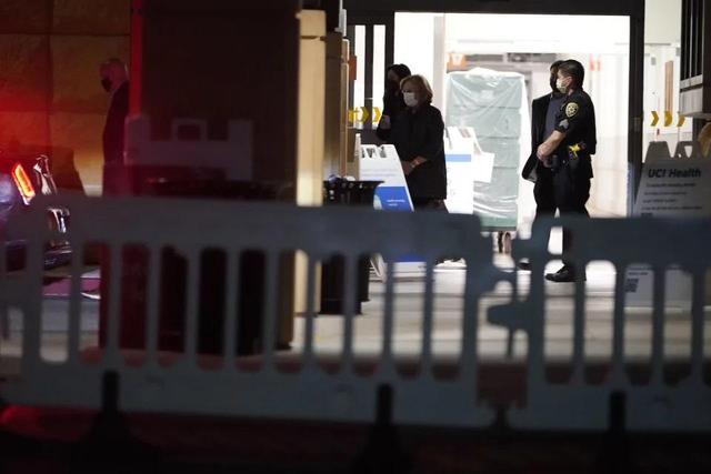 前美国总统克林顿入ICU 希拉里形色匆匆显憔悴休闲区蓝鸢梦想 - Www.slyday.coM