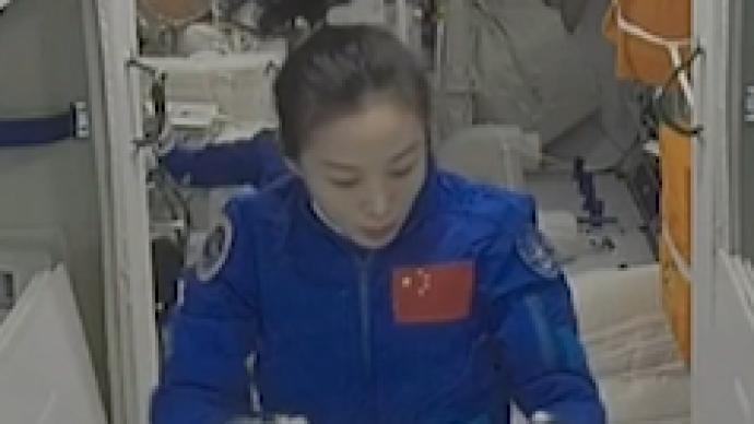 三名宇航员进驻中国空间站，王亚平“太空辫子”抢镜满分！