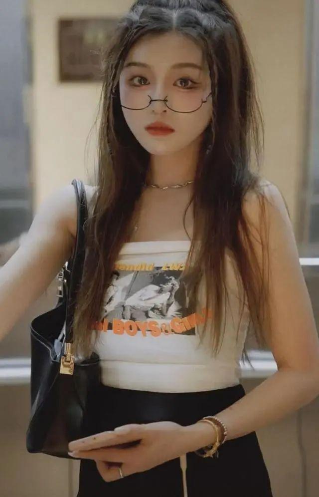 女网红直播间喝药轻生，被网友质疑炒作，抢救无效身亡休闲区蓝鸢梦想 - Www.slyday.coM