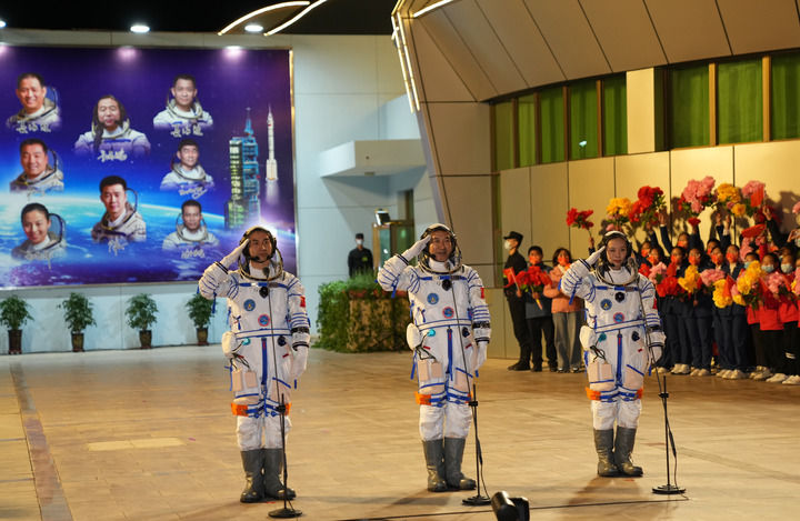 神舟十三号飞天纪实：充满勇气的探索，携着梦想的远征休闲区蓝鸢梦想 - Www.slyday.coM