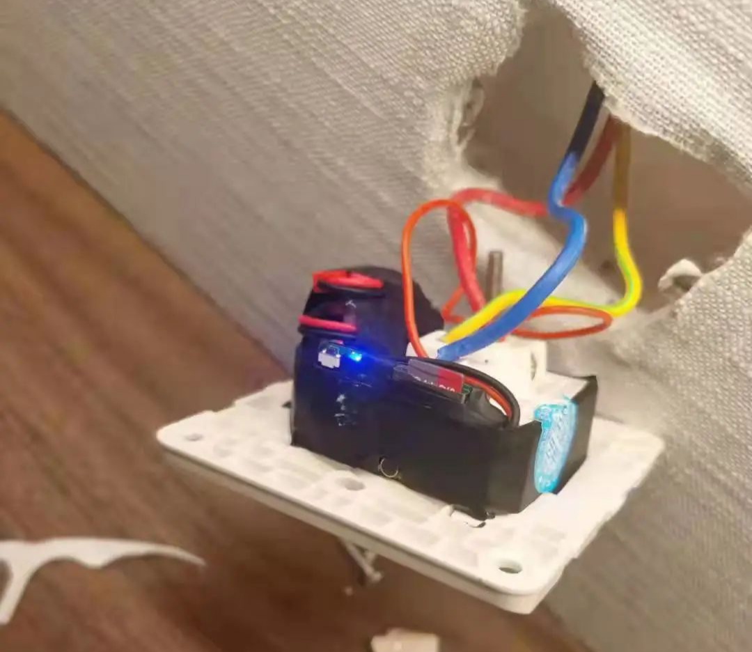 细思极恐！女子住酒店换2个房间都有惊人发现，紧急报警求助…休闲区蓝鸢梦想 - Www.slyday.coM