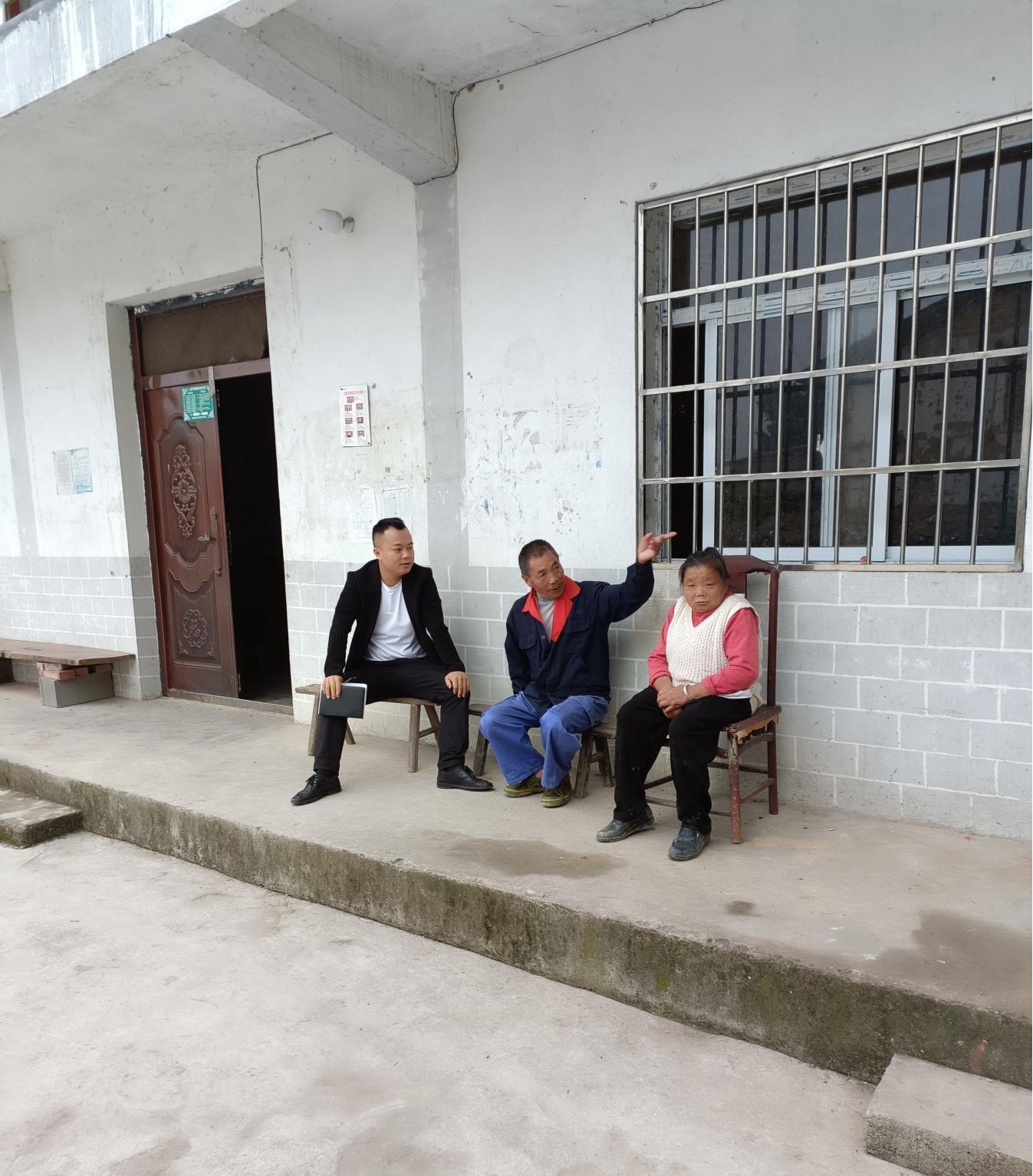 驻村第一书记綦江90后村书记带领塘垭村奔小康