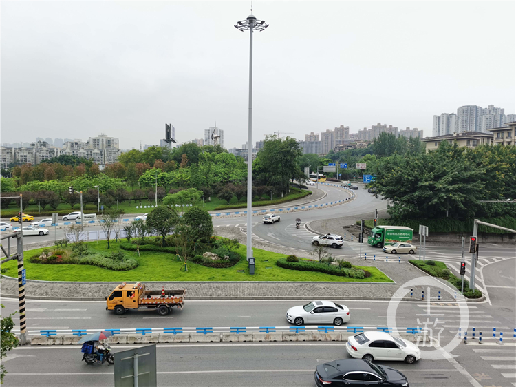 发现重庆之美丨在细节上下"绣花针"功夫 透水砖硬化地变身"花境式绿岛
