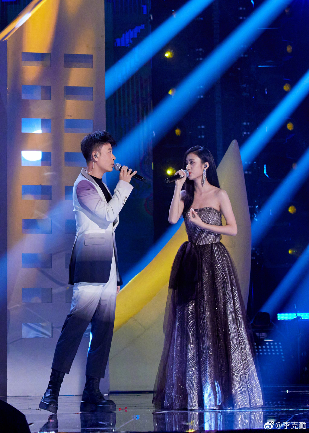 李克勤发长文告别《好声音》 晒台前幕后照片充满不舍之情休闲区蓝鸢梦想 - Www.slyday.coM