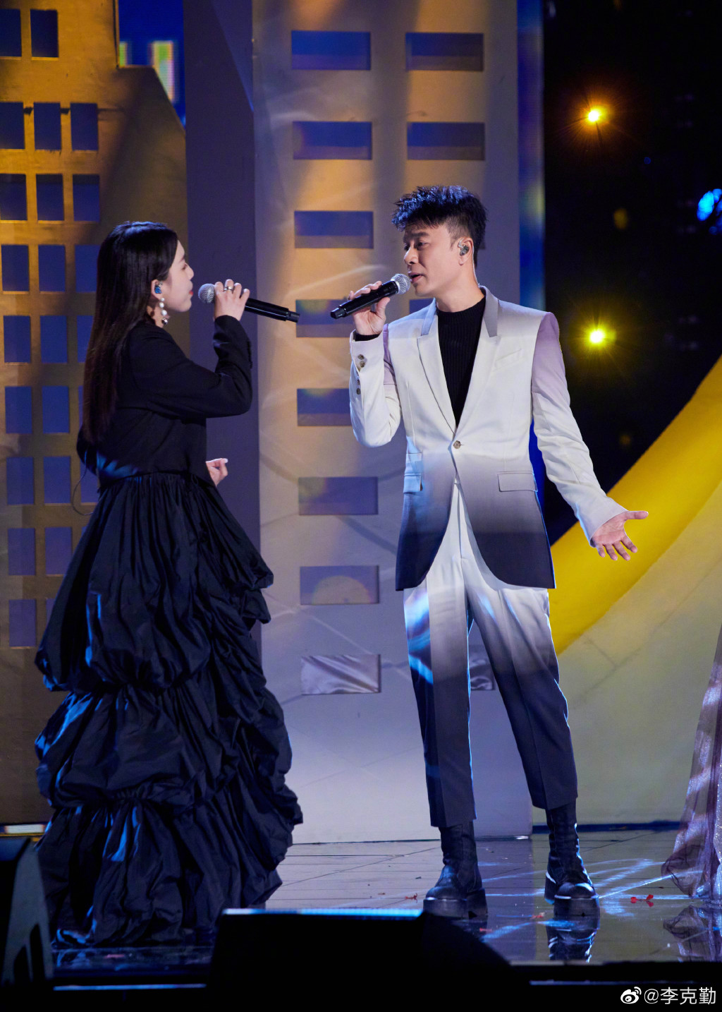 李克勤发长文告别《好声音》 晒台前幕后照片充满不舍之情休闲区蓝鸢梦想 - Www.slyday.coM