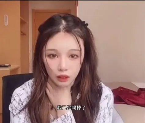 女网红直播间喝药轻生，被网友质疑炒作，抢救无效身亡休闲区蓝鸢梦想 - Www.slyday.coM