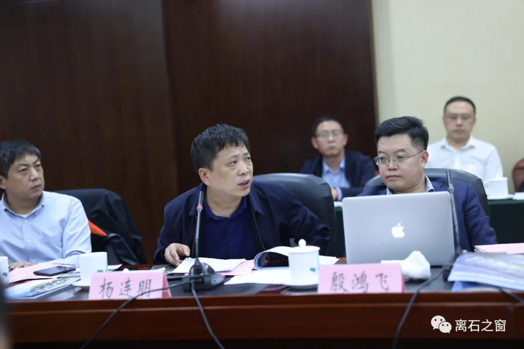 杨连明就"控制投资和预算,优化交通停车,合理选择材料,因地设计屋顶