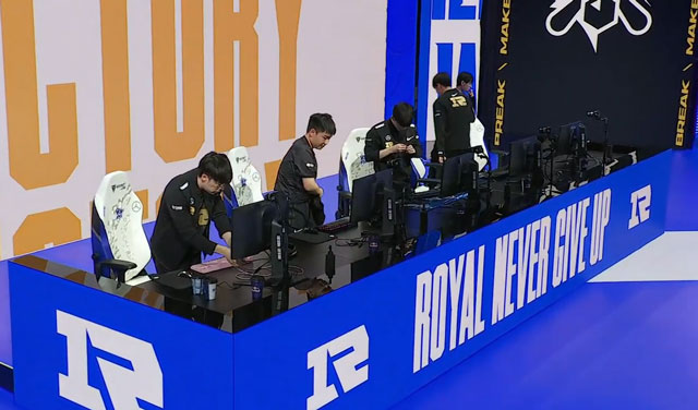 RNG晋级八强！但却暴露一个隐患：赢得局全拿的卡牌！休闲区蓝鸢梦想 - Www.slyday.coM