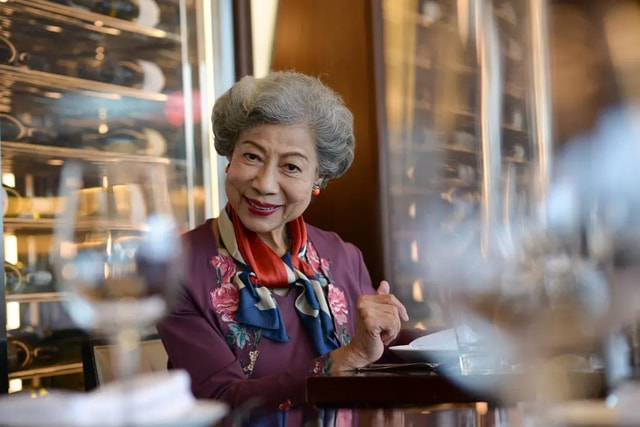 5,罗兰2004年,她低调嫁给了香港"玻璃大王"黄乃扬,两人没有孩子,但