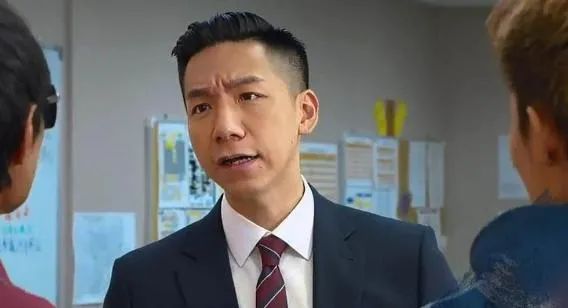 离婚一年公布新恋情tvb资深男主播大晒与新欢甜蜜照及时行乐