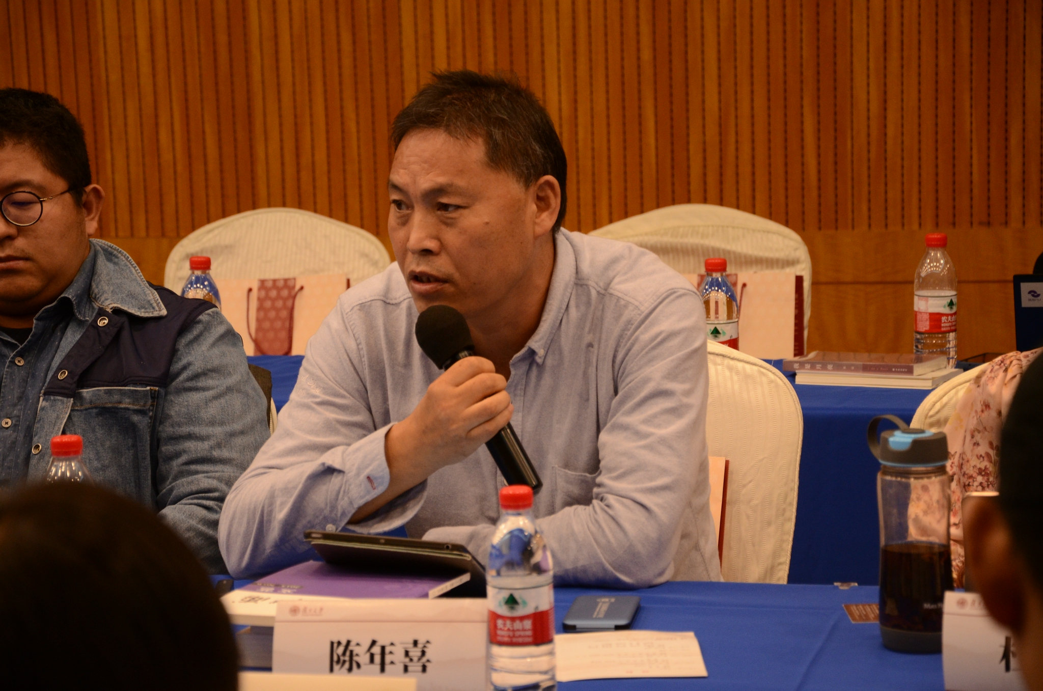 双城文学工作坊:文学对公共生活的"冒犯",正在消失?__财经头条