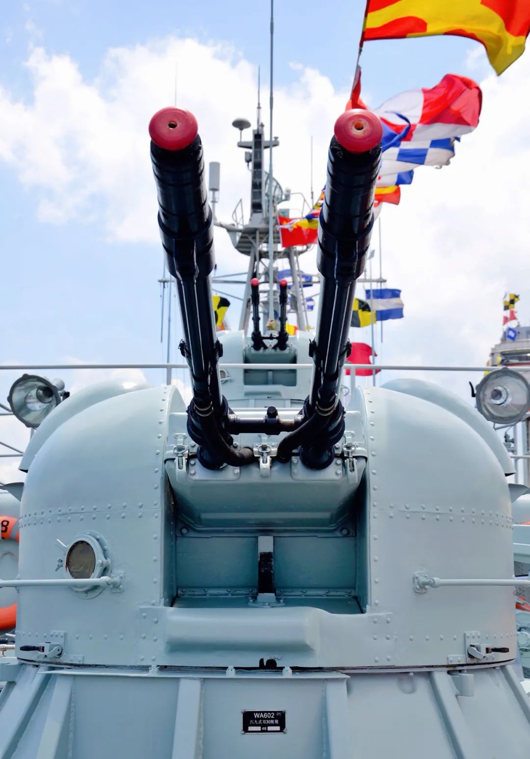 037Ⅱ型导弹艇动力采用3台大功率柴油机,总输出功率达到15000马力,最