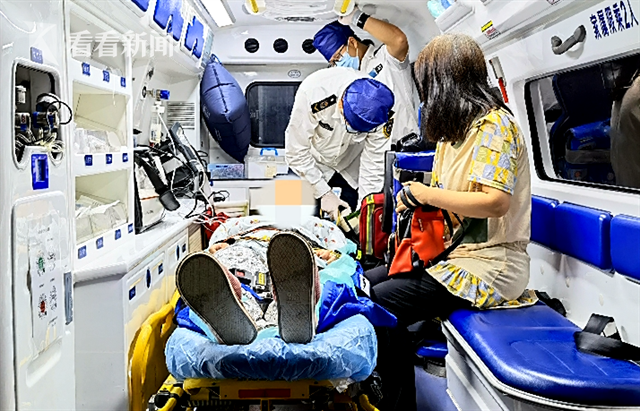 女孩服药轻生 民警上门父母还不信：乱说！开门后惊了休闲区蓝鸢梦想 - Www.slyday.coM