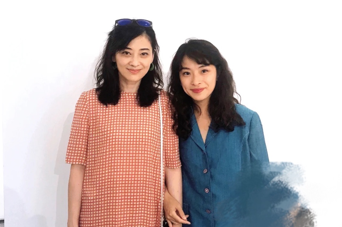 在乌镇偶遇梅婷合影素颜眼纹多黑眼圈重明星漂亮都是包装的