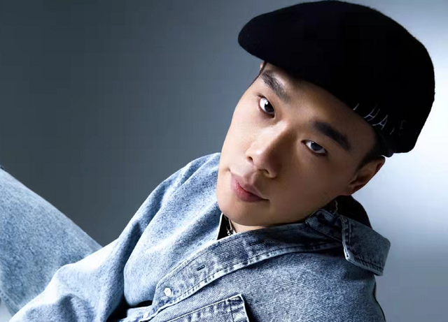 歌手耿斯汉自曝遇意外跟腱断裂坐轮椅曾上综艺中国好声音