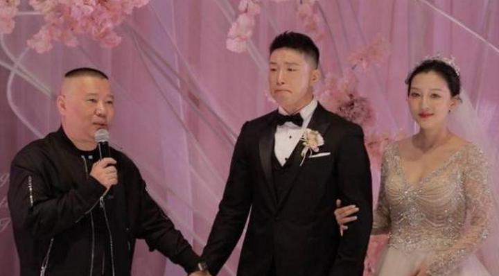 疑似在17年5月份分手, 2018年10月19日,烧饼和郑胡昕举办婚礼↘